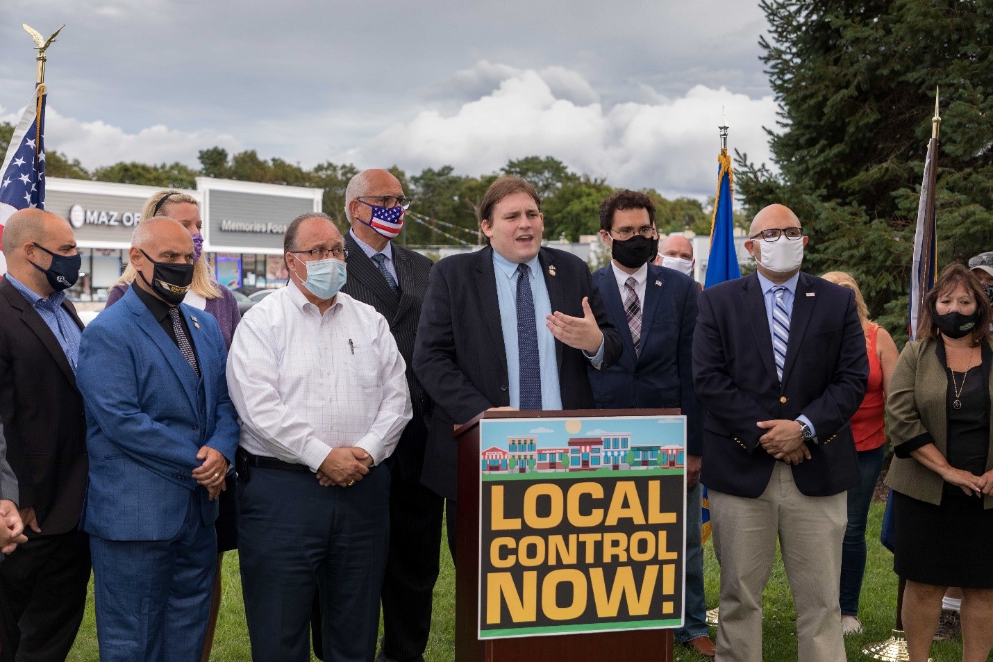 On Monday, New York State Assemblyman Doug Smith and his COVID-19 Emergency Small Business Task Force comprised of area Chamber of Commerce Presidents and local businesses was joined by Long Island st