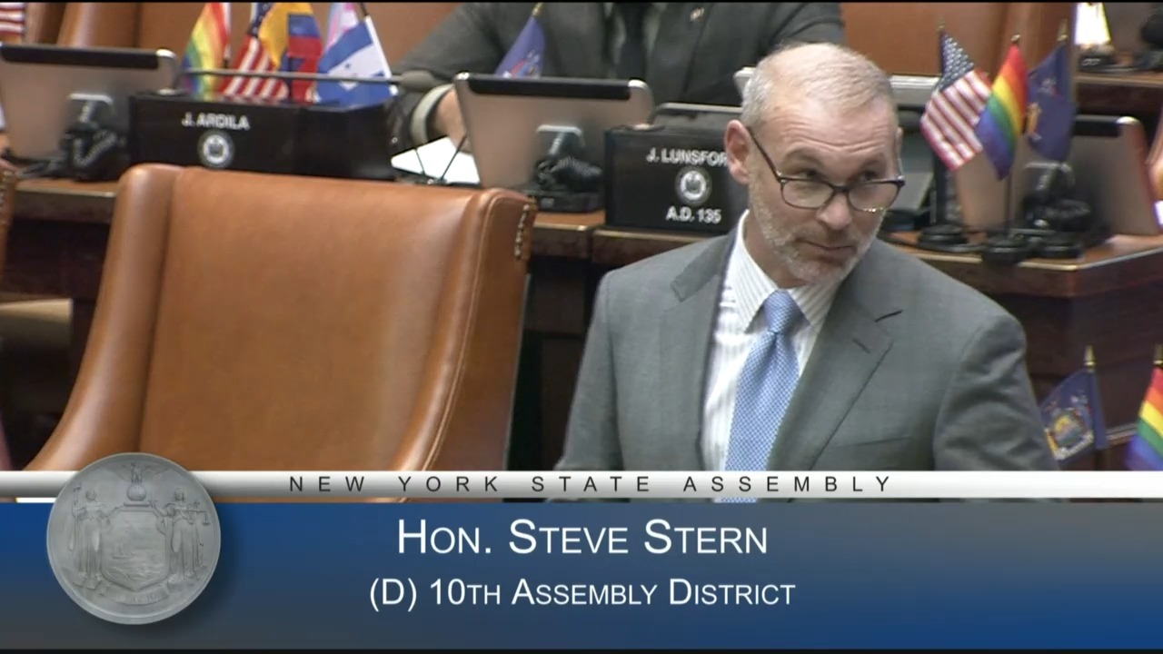 Rev. Duncan Burns Opens Assembly Session with a Prayer