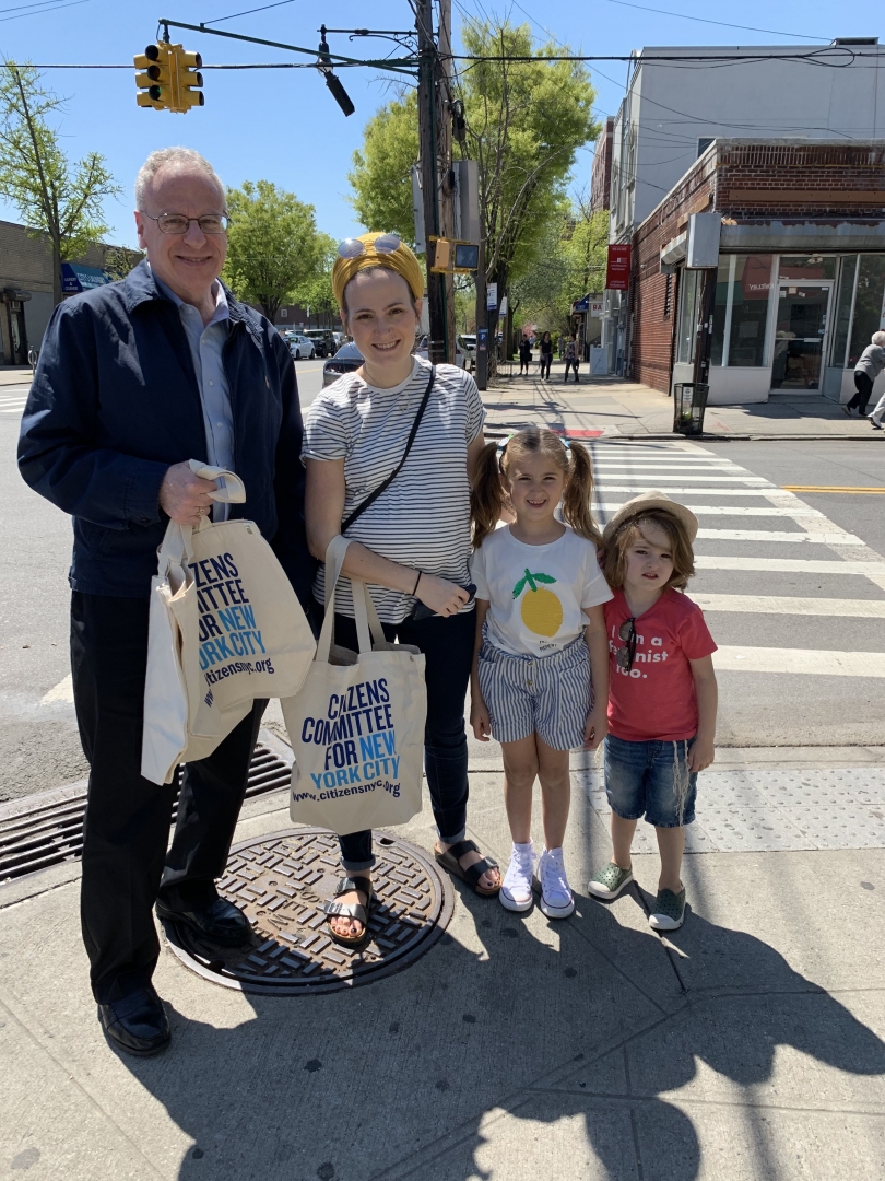 Assemblyman Jeffrey Dinowitz gives out reusable canvas bags to a local family along Johnson Avenue, courtesy of Citizens Committee of New York City.