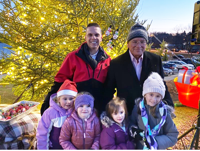 Assemblyman Angelo Santabarbara helped officially kick-off the holiday season in the City of Amsterdam with the annual Tree Lighting Ceremony on the Mohawk Valley Gateway Overlook Bridge. He was joine