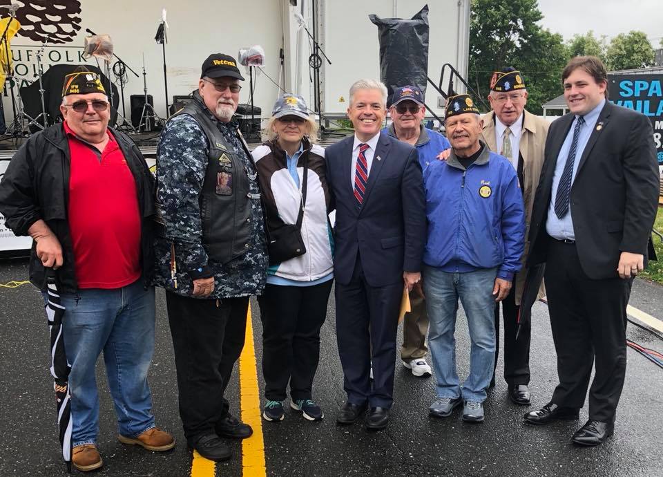 Assemblyman Doug Smith, Suffolk County Executive Steve Bellone, and Ronkonkoma Chamber of Commerce President Denise Schwarz join with Ronkonkoma Veterans at Memorial Day Event